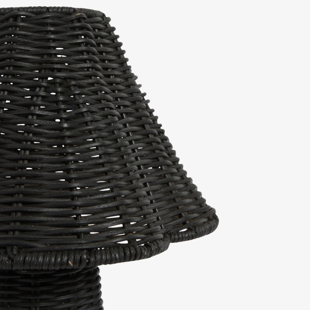 Wickara rzeźbiarska mini lampa stołowa z rattanu – naturalne plecione wykończenie, odpowiednia na stoliki boczne i do przedpokojów