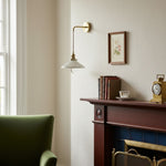 Afbeelding laden in galerijweergave, Cerelle Geplooide Keramische Wandlamp – Sculpturaal Geribbeld Ontwerp Kandelaar voor Slaapkamer of Gang N30