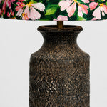 Bild in die Galerieansicht laden, Close-up of brass stem connection between floral shade and ceramic base