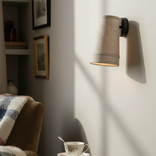 Lámpara de Pared Zalen de Lino Texturizado en Bronce – Aplique Retro Suave para Rincón de Lectura