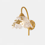 Afbeelding laden in galerijweergave, Style A French floral brass-tone wall sconce