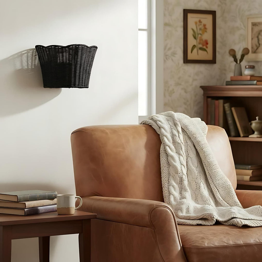 Wickara Geweven Wandkandelaar – Wandlamp met Geschulpte Mandenkap voor Slaapkamer