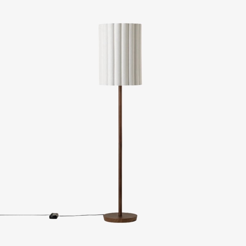 Lampe sur pied en bois de noyer Linbron avec abat-jour en lin cannelé – Décoration intérieure moderne et naturelle