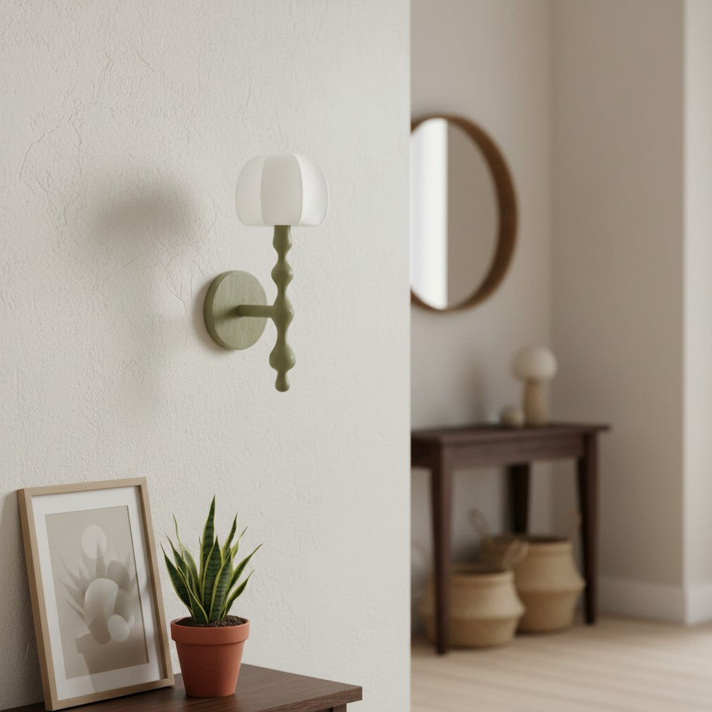 Lámpara de pared Savara moderna con base curva – Pantalla de tela suave y difusa para pasillos y salas de estar