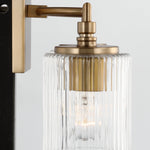 Cargar imagen en el visor de la galería, Luz de tocador Lirra de 3 luces regulable de vidrio y metal - Diseño moderno para baño y dormitorio