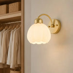 Afbeelding laden in galerijweergave, Milk glass flower wall lamp in an elegant dressing area