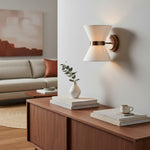 Cargar imagen en el visor de la galería, Lámpara de Pared Ankora - Pantalla de Lino con Diseño de Corbatín, Aplique de Metal de Latón Envejecido para Pasillo