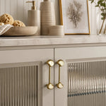 Afbeelding laden in galerijweergave, French Vintage Cashew Shell Brass Cabinet Knobs and Pulls - image 22