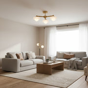 Suspension Zirvos avec globes en opale givrée et cadre en laiton brossé pour salon et salle à manger