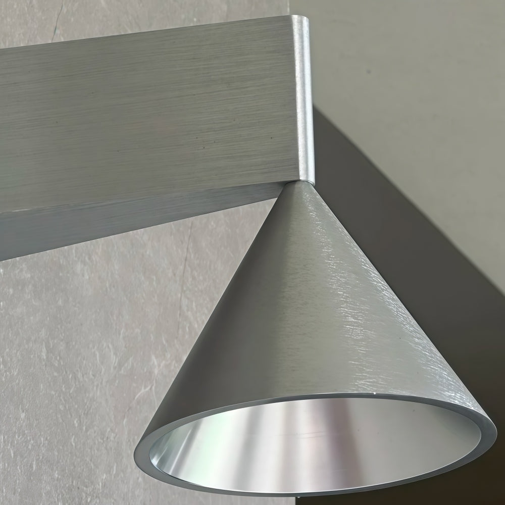Lampada da Parete in Metallo a Cono Metorq - Luce d’Accento Minimalista Geometrica per Corridoio