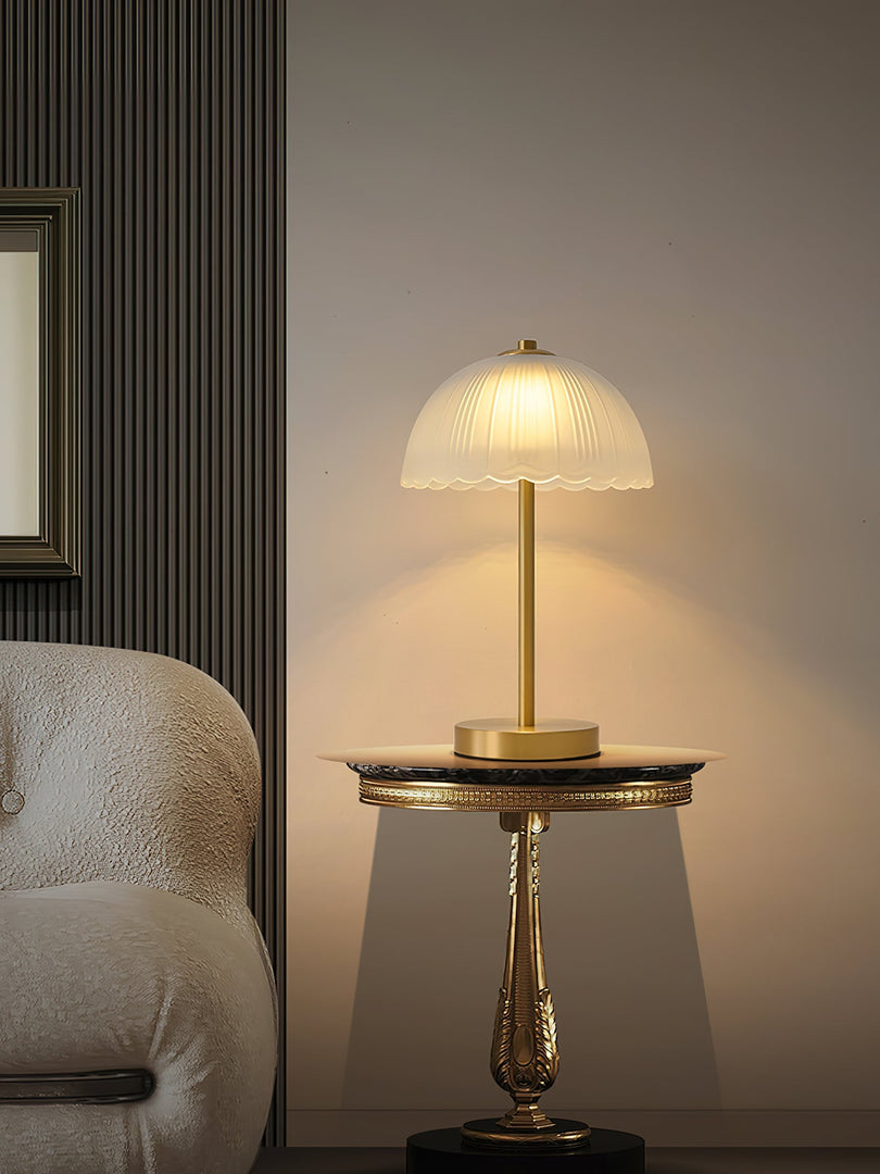 Kleine Schirm-Tischlampe