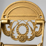 Afbeelding laden in galerijweergave, Close view of carved antique brass backplate