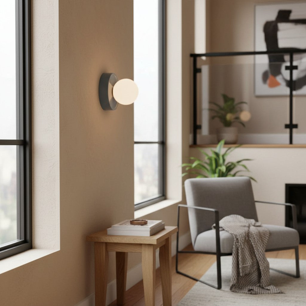 Solna Okrągły Szklany Kinkiet z Ceramiczną Podstawą — Minimalistyczne Oświetlenie do Sypialni lub Przedpokoju