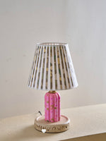 Bild in die Galerieansicht laden, Ollie Blumen Tischlampe