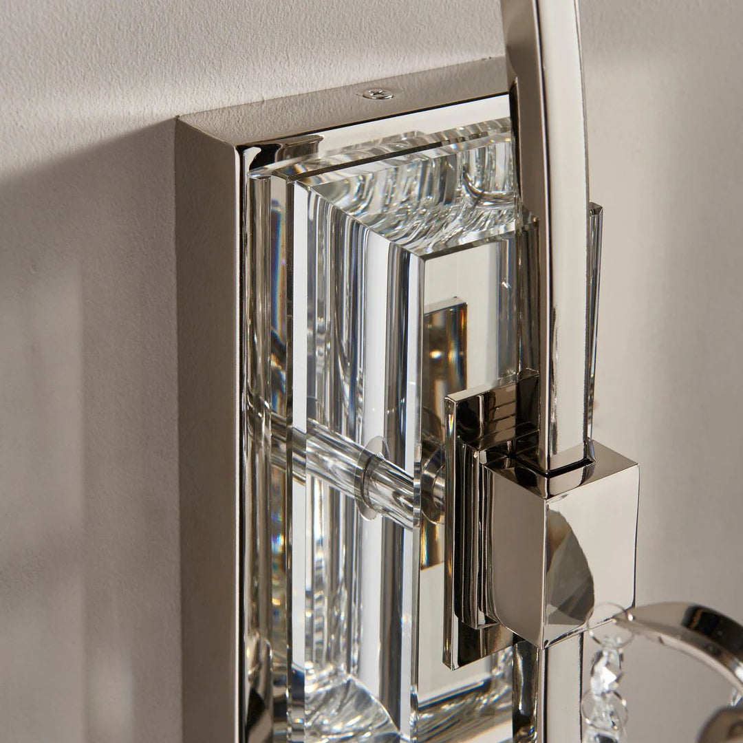 Talonis Kristal Accent Wandlamp – Gebogen Chroom Armontwerp voor Woon- en Halruimtes