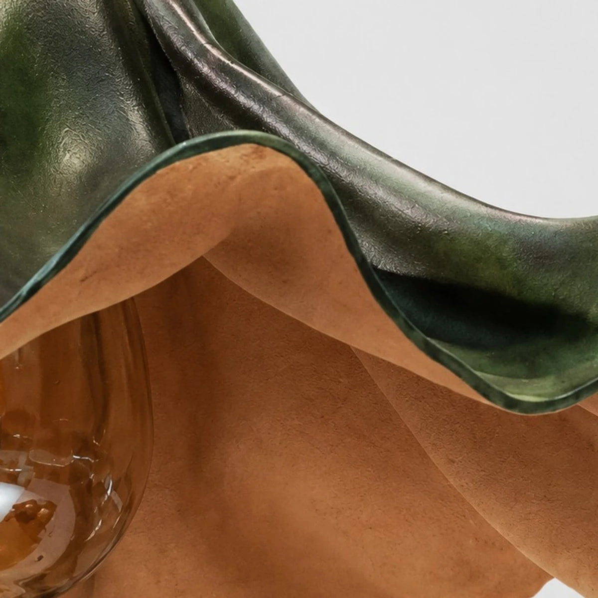 Inner tan leather shade detail