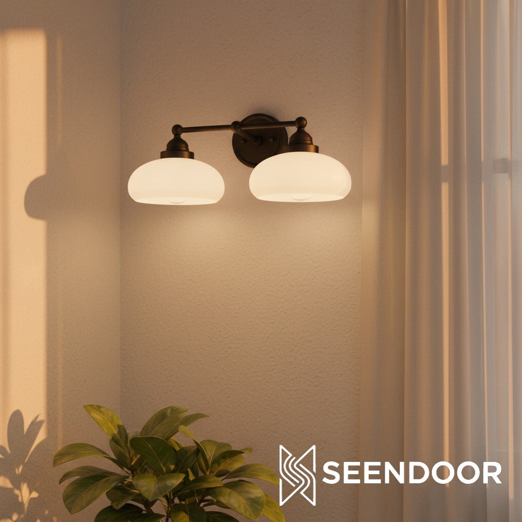 Geryon Vintage Industrielle Milchweiße Glas-Wandleuchte