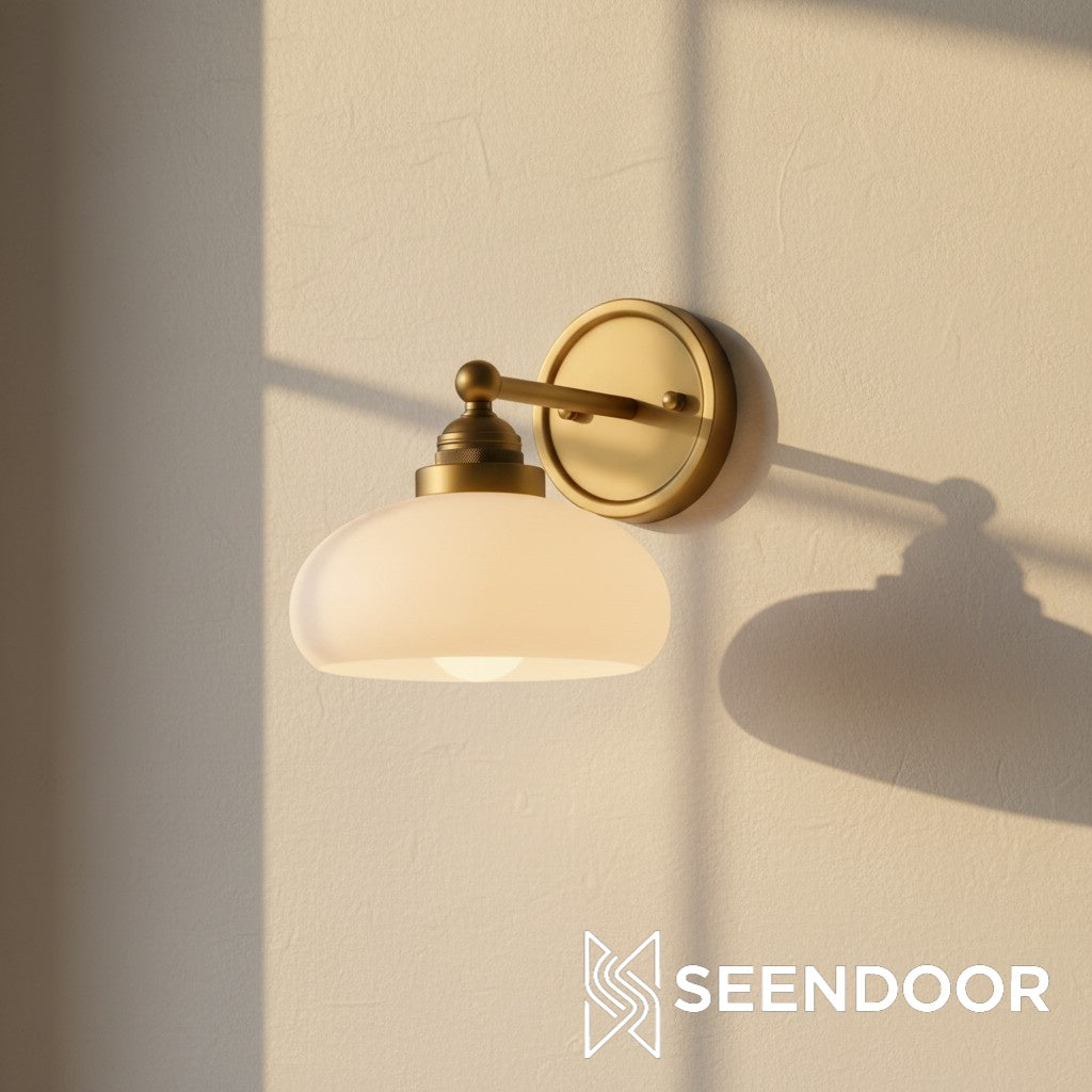 Geryon Vintage Industrielle Milchweiße Glas-Wandleuchte