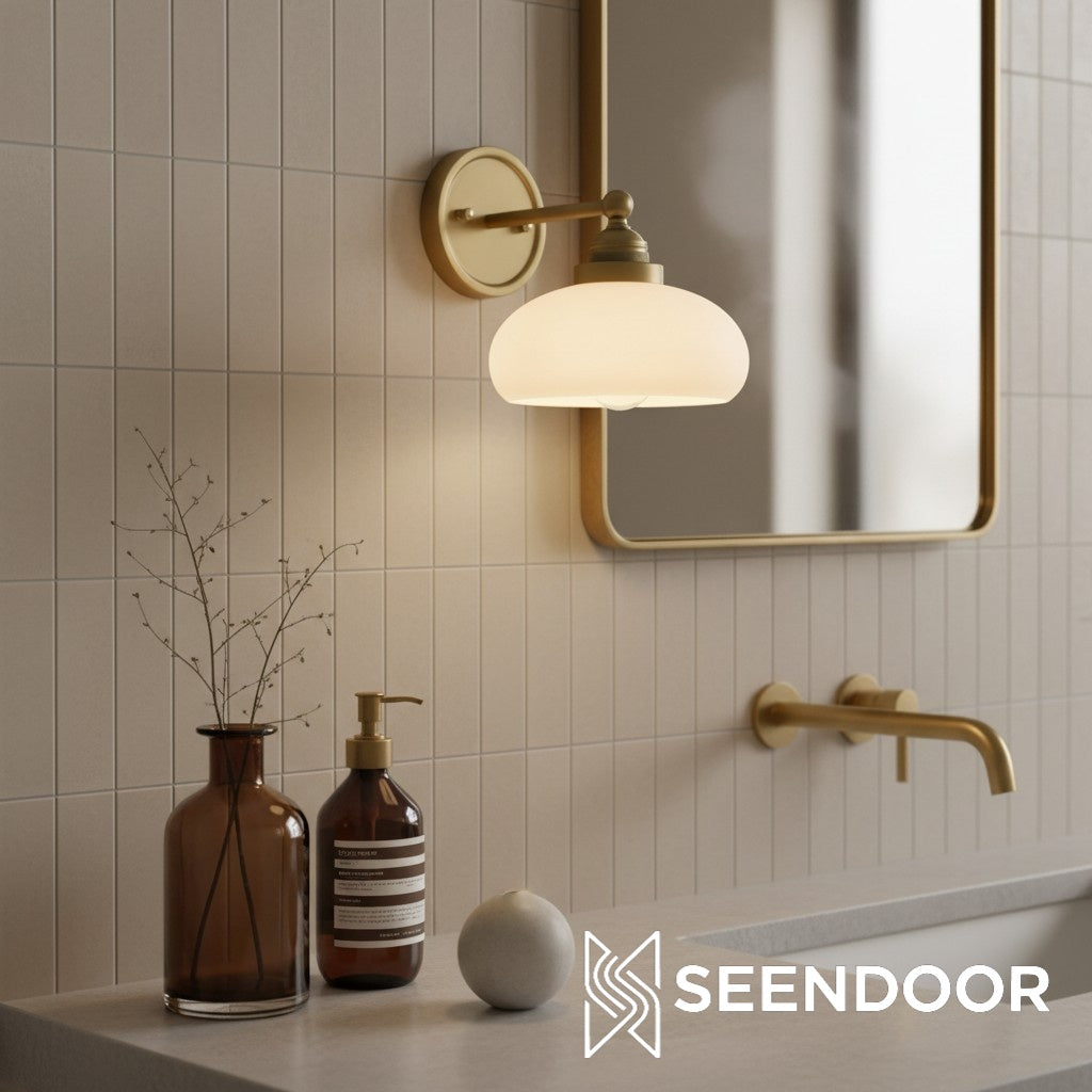 Geryon Vintage Industrielle Milchweiße Glas-Wandleuchte