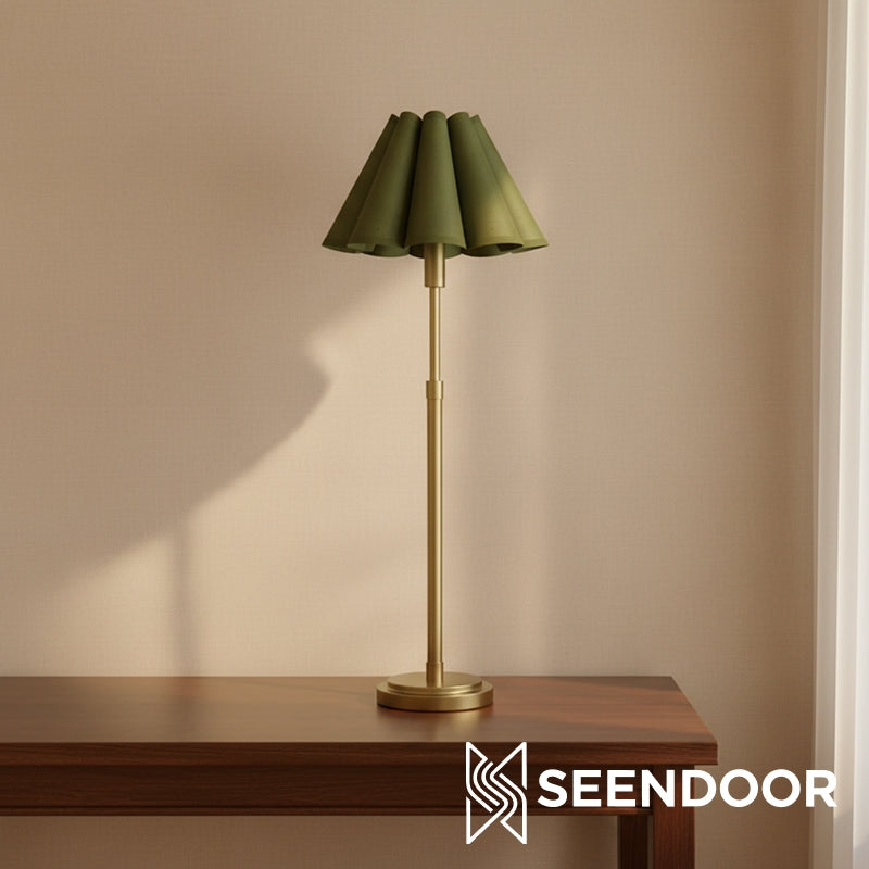 Moderne vintage tafellamp - gegolfde kap Capirise licht met metalen voet