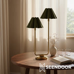 Afbeelding laden in galerijweergave, Moderne vintage tafellamp - gegolfde kap Capirise licht met metalen voet
